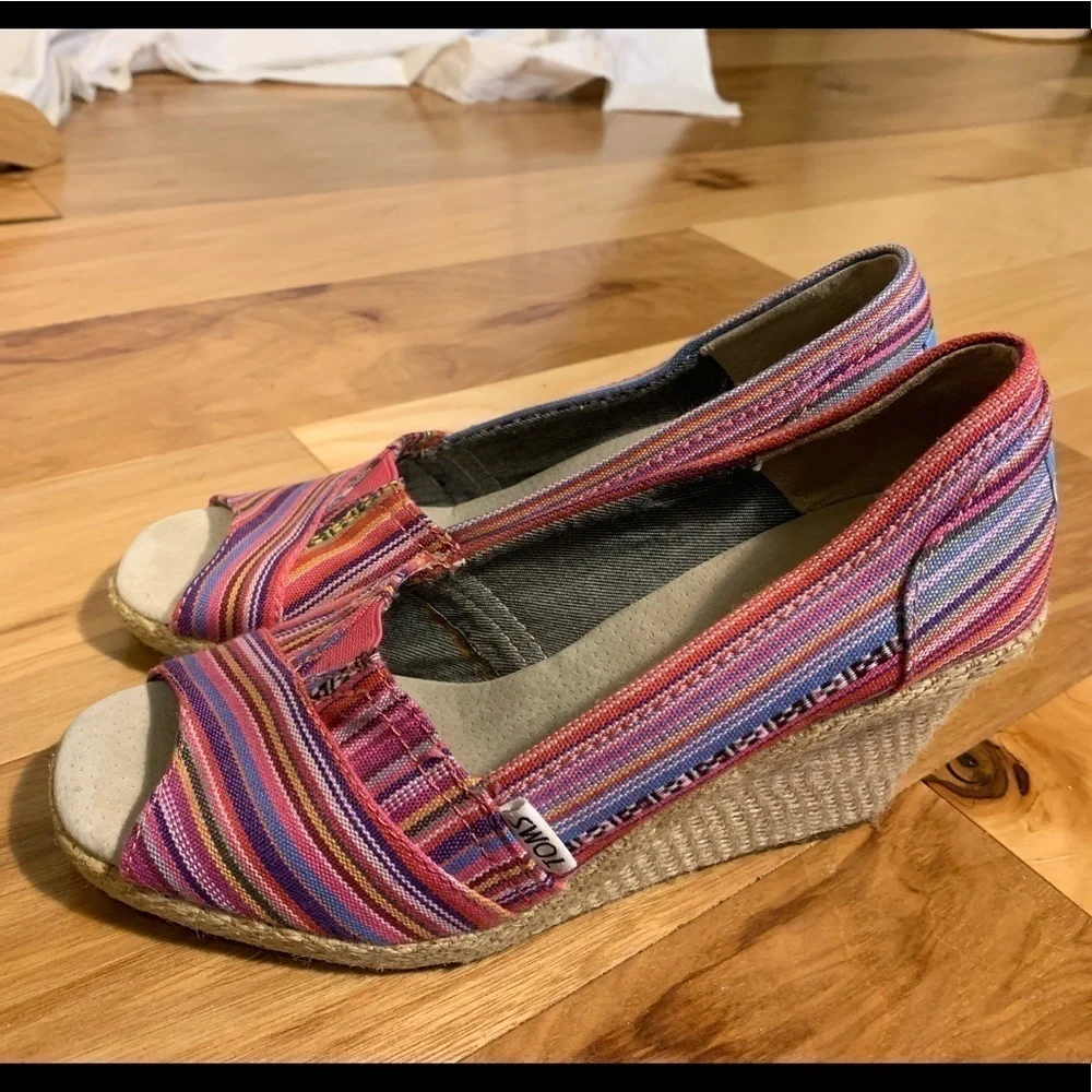 Toms peep toe striped wedges. Size 7